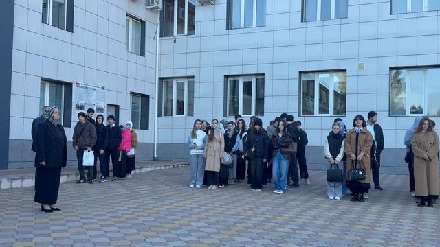 Новая учебная неделя в КСИД началась с торжественного подъёма флагов! смотреть онлайн