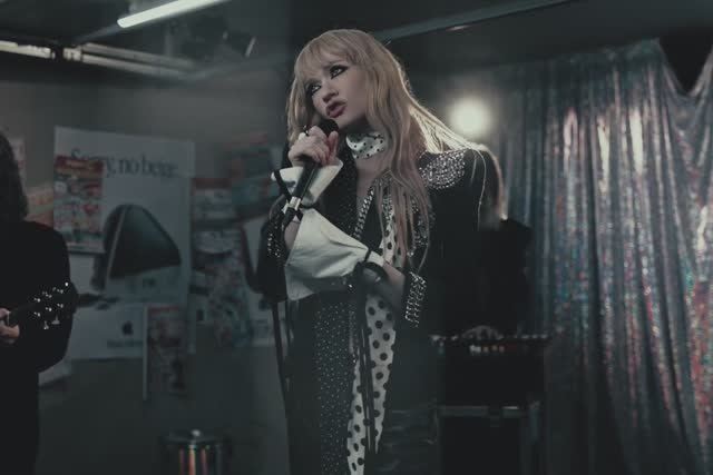 Моя Мишель - Иногда (Official Music Video) смотреть онлайн