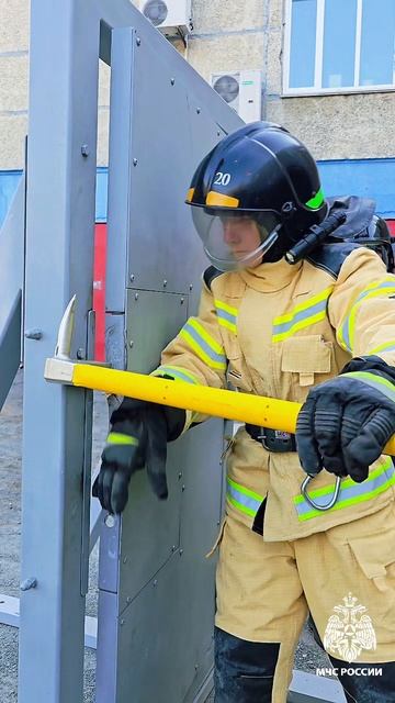 Тушение, спасение, победа: во Владивостоке прошли соревнования пожарных расчётов