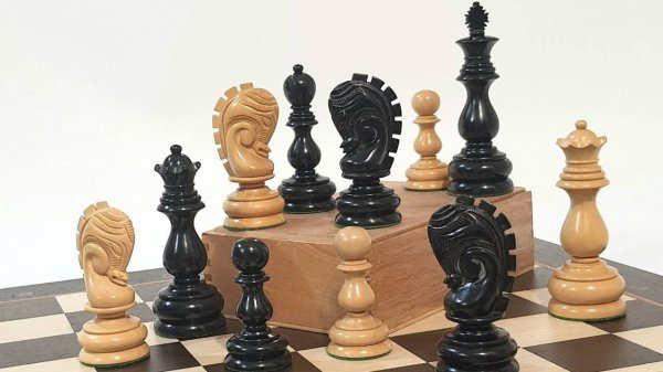 Короткая версия.Marcel Duchamp White Knight from Buenos Aires Chess Set 1919