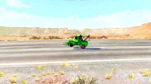 ГРУЗОВИК-ПОЖИРАТЕЛЬ АВТОБУСОВ ПРОТИВ АВТОМОБИЛЯ МОЛНИЯ В BEAMNG DRIVE