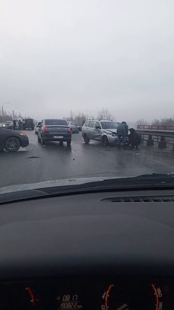 Массовое ДТП на виадуке после "Толстяка" смотреть онлайн