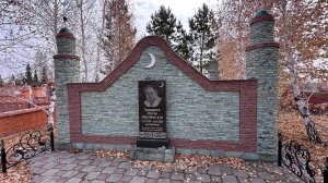 ИЛЬИНКА _ МОЛОДЫЕ ПАРНИ и ДЕВУШКИ ПОКОЯТСЯ НА ЭТОМ ЗИРАТ _КЛАДБИЩЕ.  КАЗАХСТАН пригород АСТАНЫ.