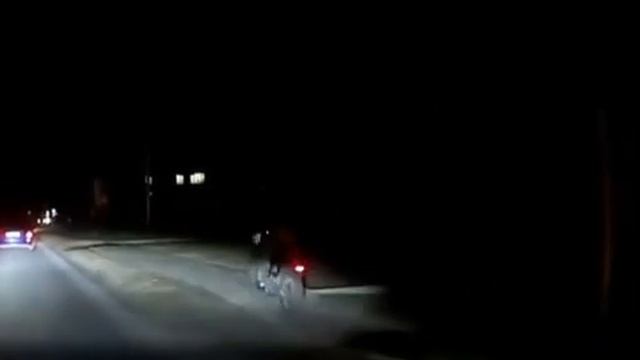 Под Белгородом мотоциклист сбил пешехода на тротуаре и скрылся с места ДТП смотреть онлайн