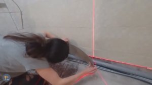 Установка ПВХ панелей из кварц-винила на неровные стены, без демонтажа плитки