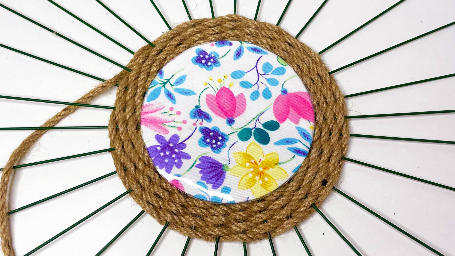 Простой способ плетения очаровательной корзинки из джутовой веревки