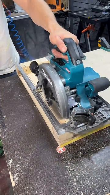 Настольная пила с протяжкой из обычной циркулярки😎👌 смотреть онлайн