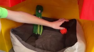 Марк заделывает большую яму на дороге 🚧