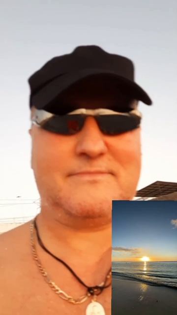 Сегодня красивый закат! Даже блогер со мной согласен!
А Я согласен с ним!
#красота,#закат,#блогер,#р