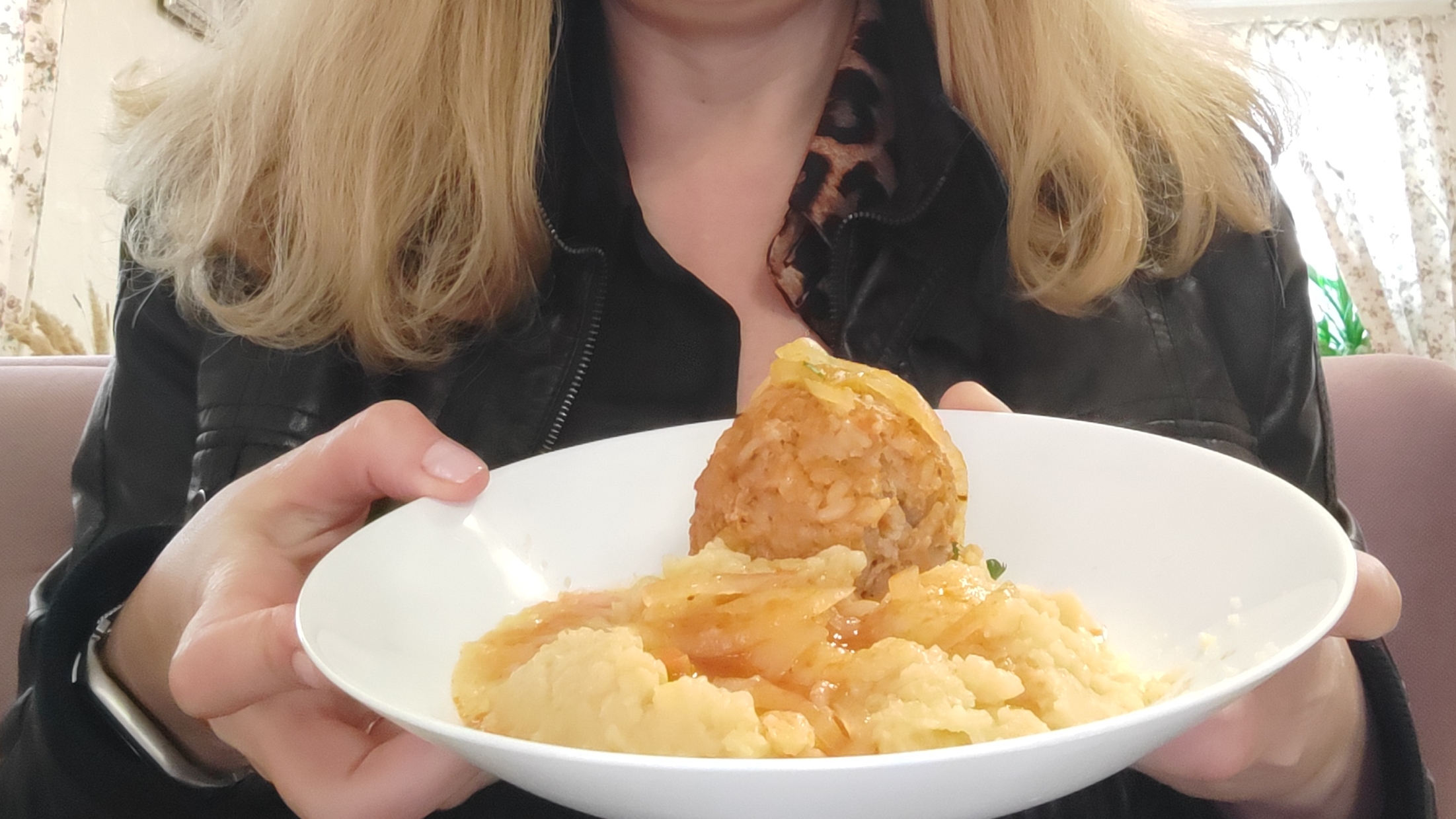 Мукбанг в столовой/ гороховое пюре и тефтели # мокпан смотреть онлайн