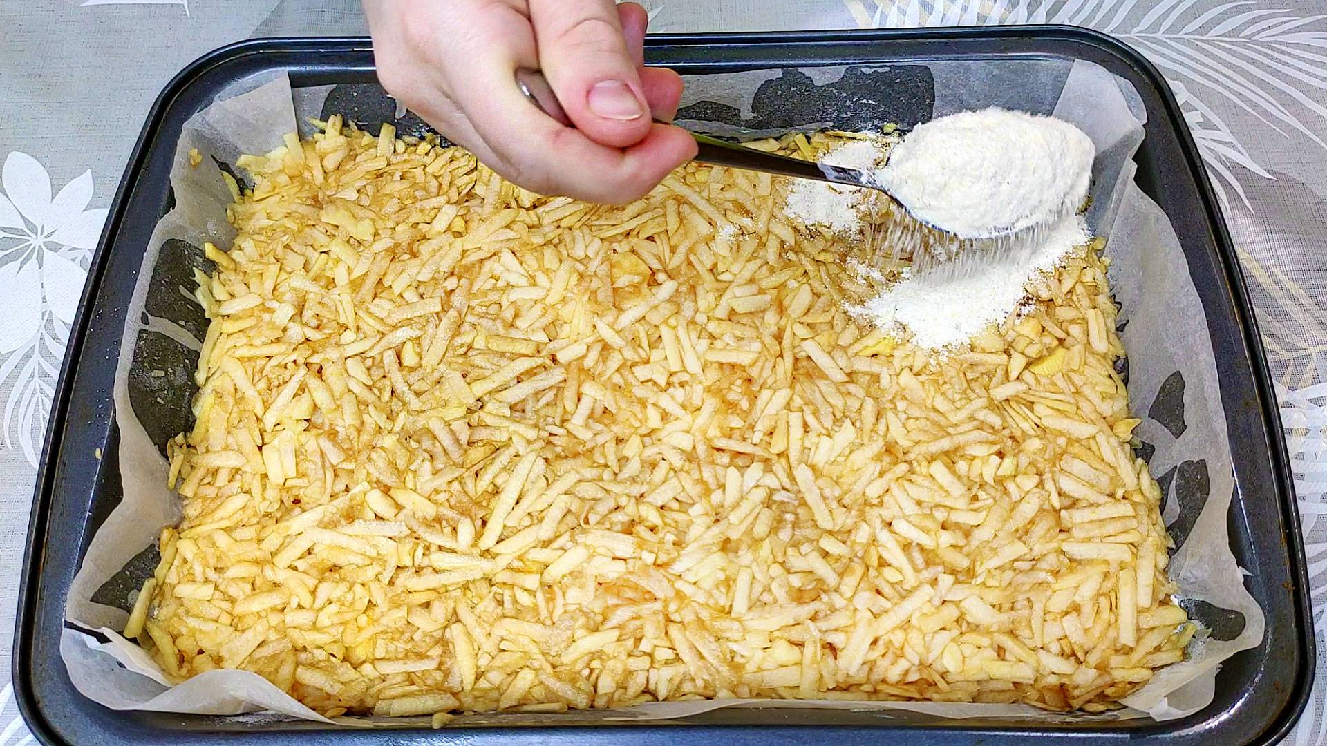 Пеките хоть Каждый день🍎Все смешал и в духовку!Самый вкусный,Быстрый и Бюджетный Яблочный пирог! смотреть онлайн