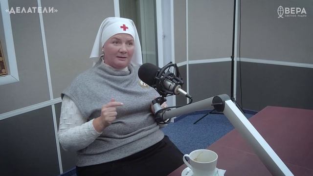 «Волонтерство в Донецке» (Сабина Данилова, Елена Смоляк) / Делатели смотреть онлайн