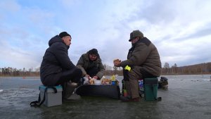 ПЕРВЫЙ ЛЕД 2025-2026! рыбалка на жерлицы и ловля окуня по первому льду