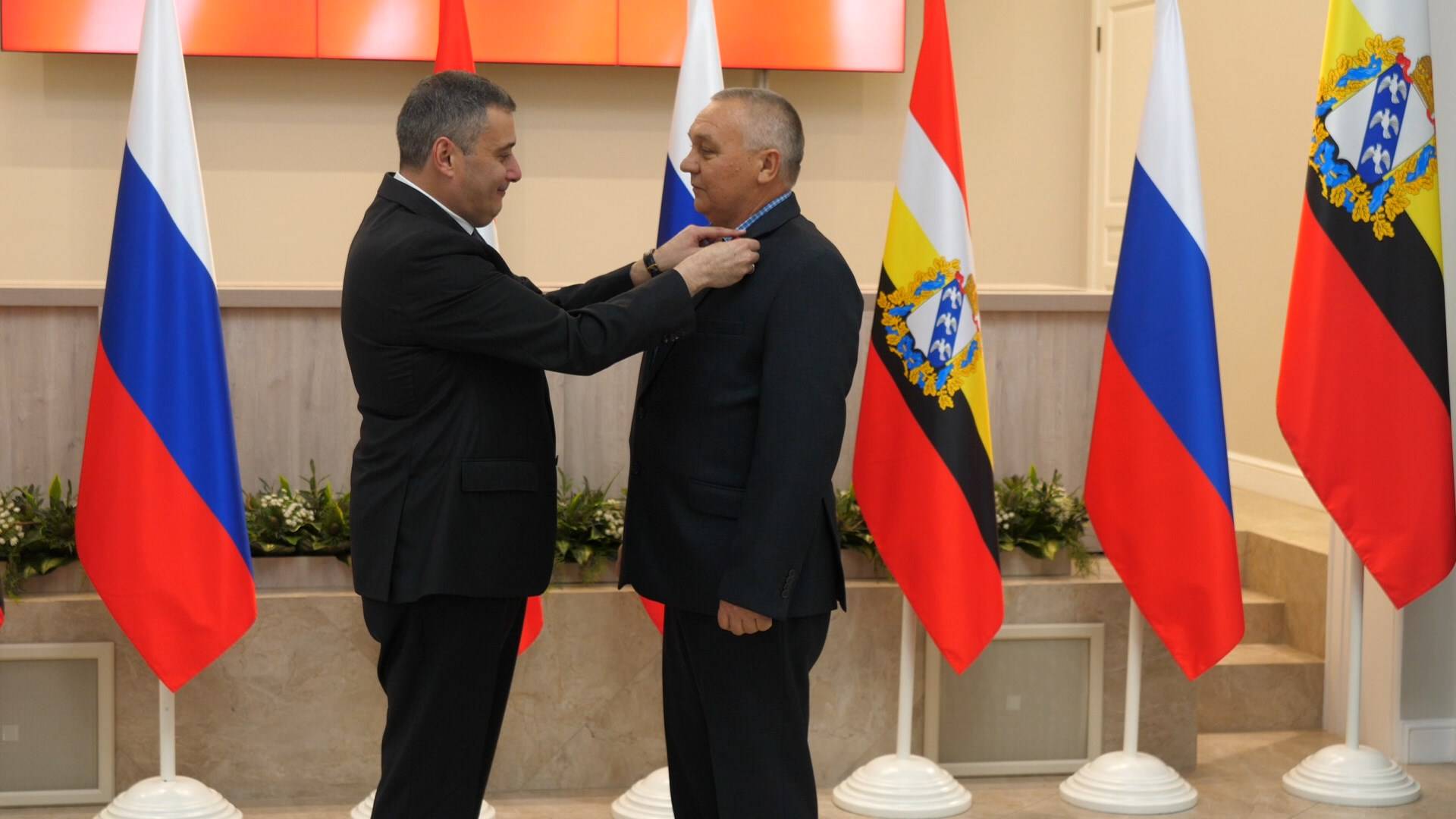 Работники Михайловского ГОКа получили государственные награды смотреть онлайн