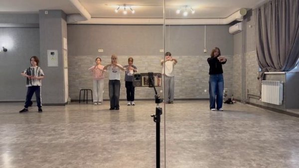 В субботу была на танцах))) ( я так себе танцую, пж без хейта) я если че в чёрных джинсах