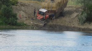 Переправа сена по реке!