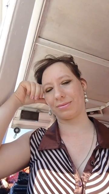 Наслаждайтесь каждым моментом смотреть онлайн