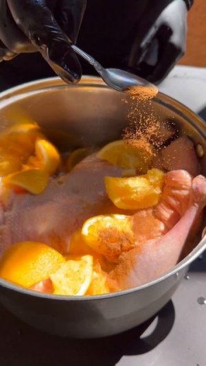 Утка праздничная маринованная в пряностях
