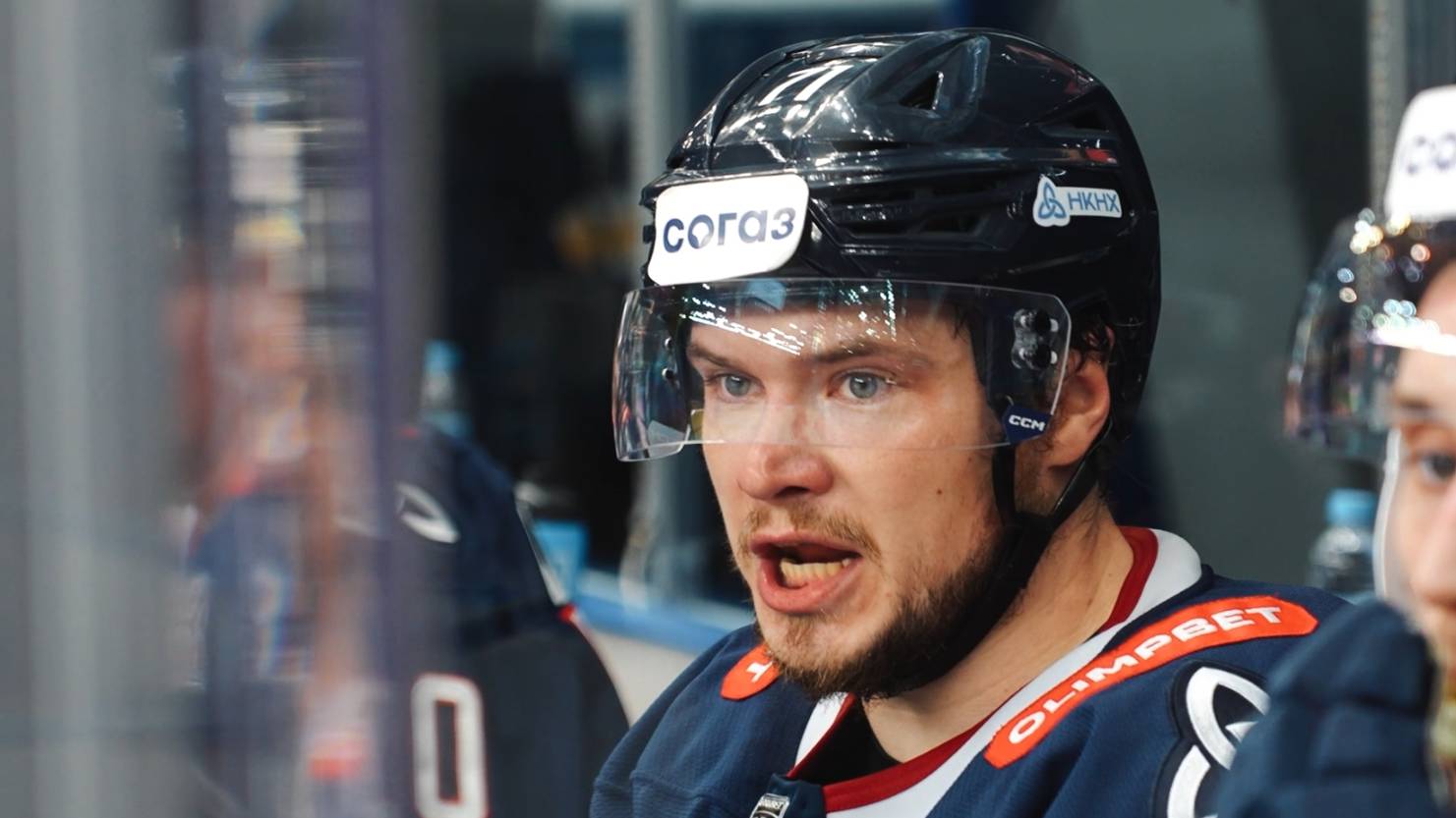 Сюжет о матче "Нефтехимик" - "Барыс" с комментариями Андрея Белозерова