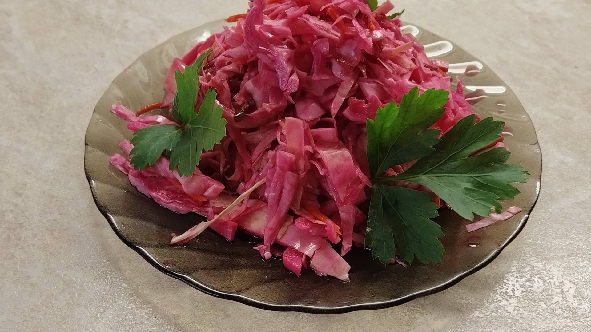 Маринованная капуста со свёклой и морковью на зиму в банках. смотреть онлайн