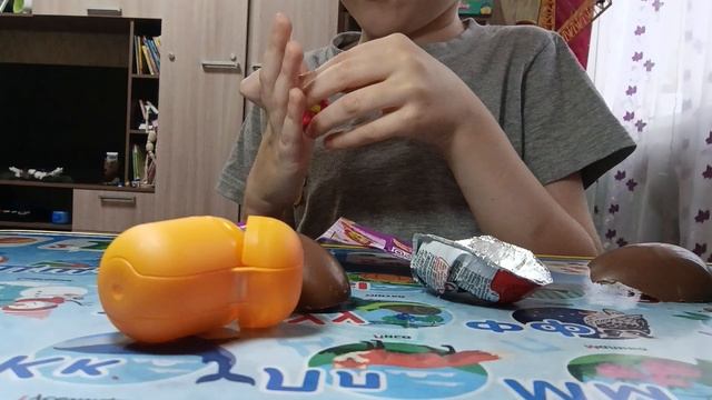 Распаковка киндера фиксики