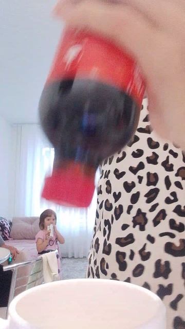 Неудача с колой ,,правда ли что если колу перевернуть задом то будет взрыв!! смотреть онлайн