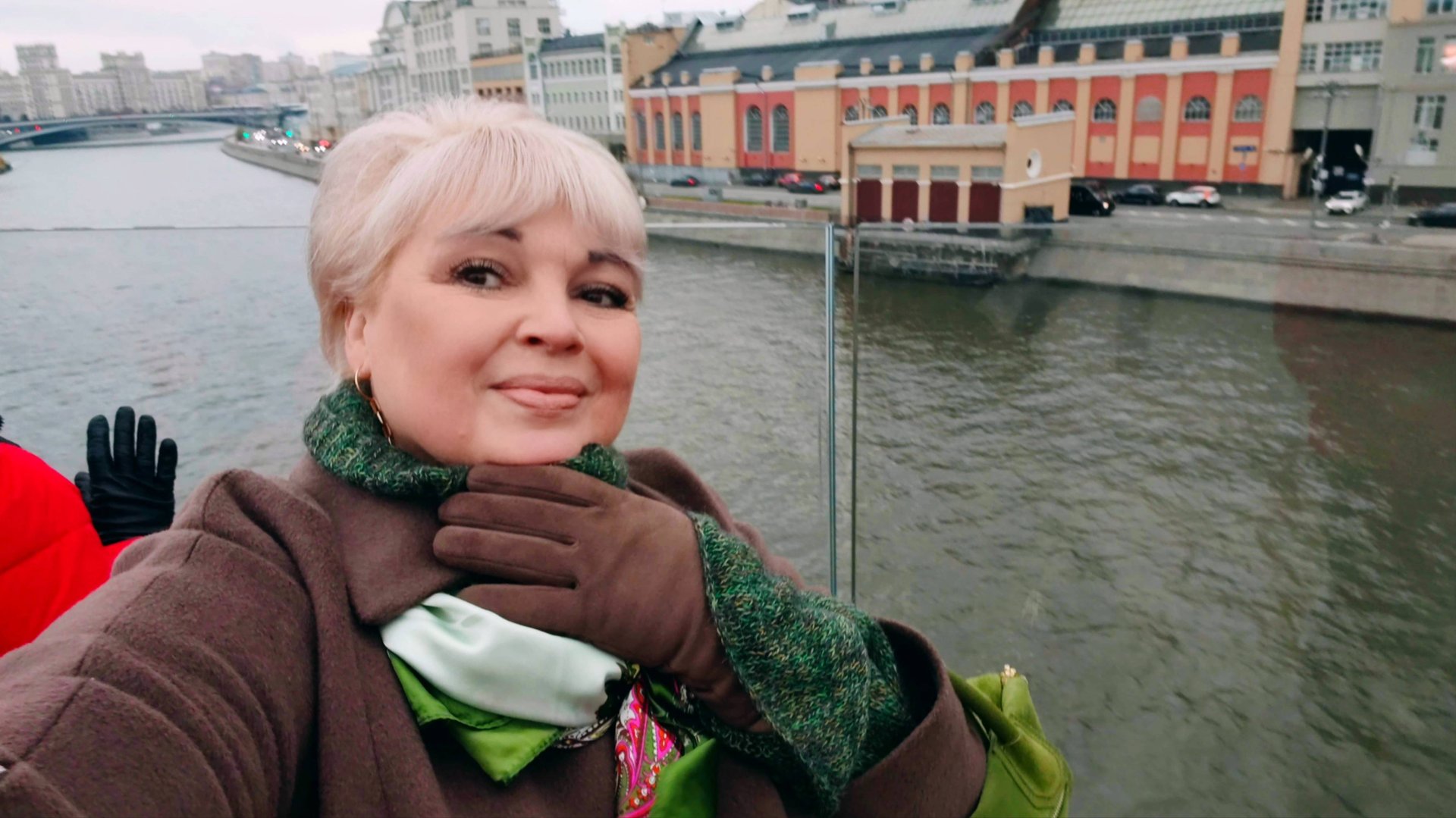 КАК ВЕТЕР В ОСЕНЬ ВЛЮБИЛСЯ, А ОНА... ПРЕДПОЧЛА ЕМУ ДОЖДЬ смотреть онлайн