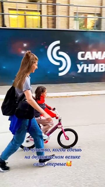 Едет сама🥹 смотреть онлайн