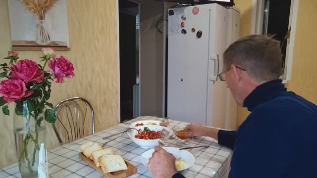 27. 10. 2025г. 2 часть. Обрезала древовидную гортензию смотреть онлайн