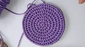 Круг  паркетными столбиками в одном направлении порядно.