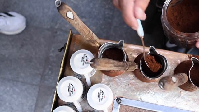 Любители кофе! Удивительный процесс приготовления турецкого песочного кофе - турецкая уличная еда смотреть онлайн