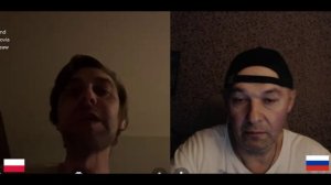 Здесь играю,а здесь рыбу заворачиваю