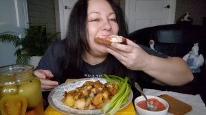 Мукбанг Жареная картошка с грибами, Зеленые маринованные помидоры, Махито