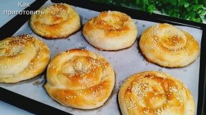 Слоёные лепешки с луком в духовке