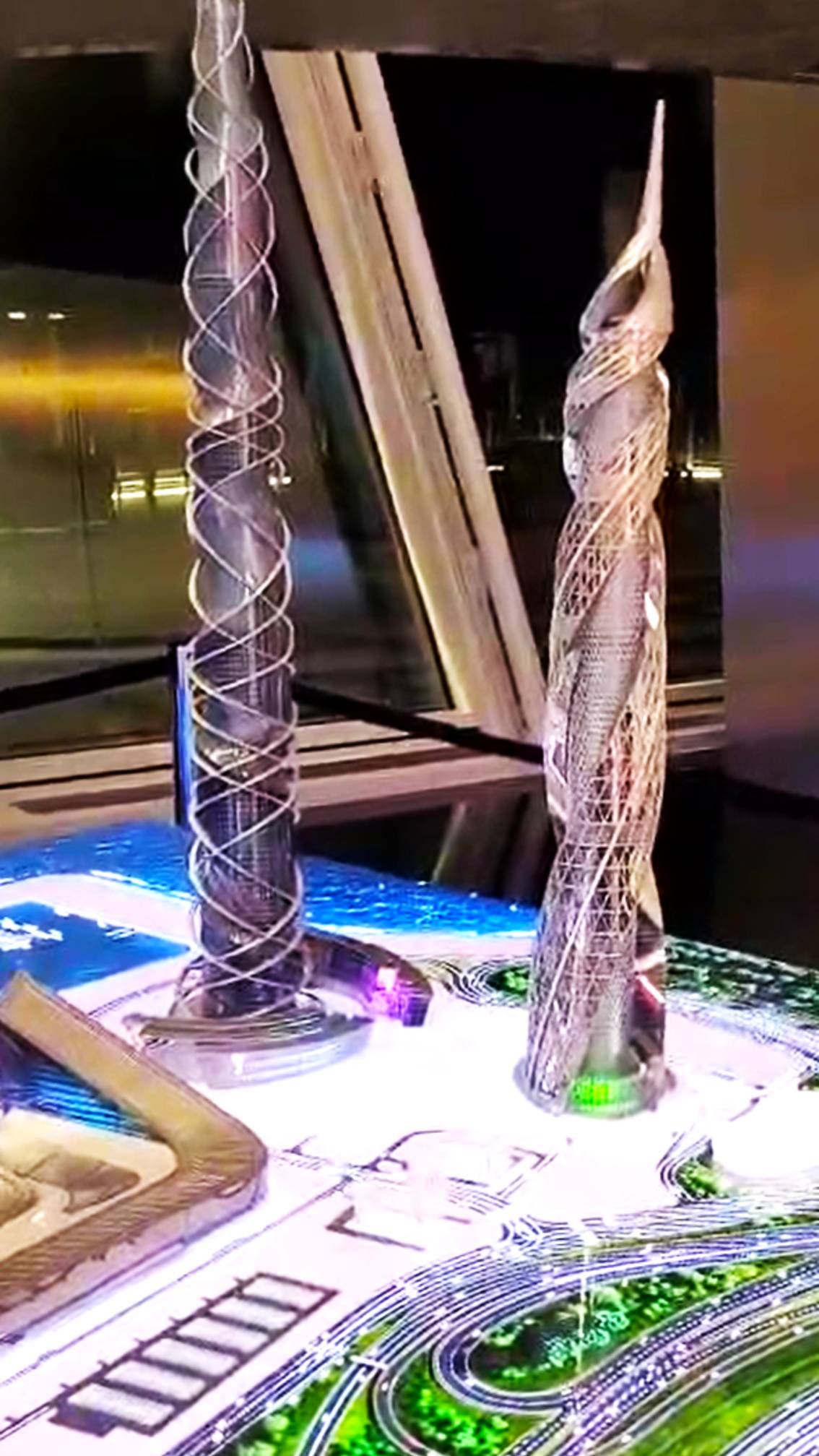 Небоскрёбы растут в Питере как грибы ( макет в Лахта-центре) смотреть онлайн