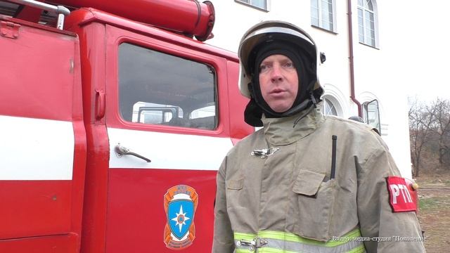 Как пожарные отрабатывают эвакуацию людей в из зданий Каменска-Уральского? Панорама 28.10.25 смотреть онлайн