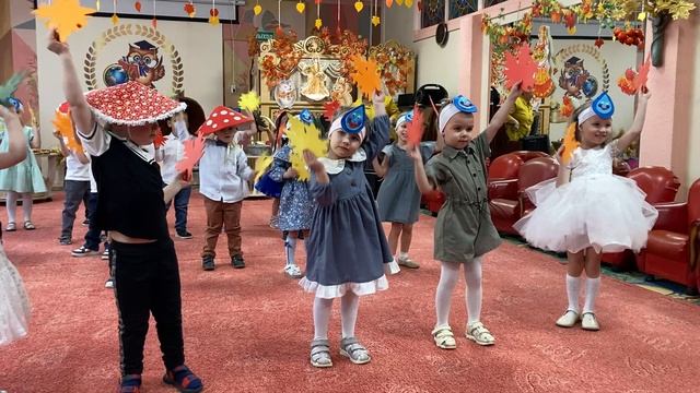 Танец "Листочки". Группа №11 "Почемучки" смотреть онлайн