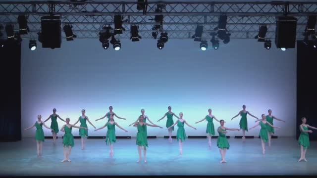 В листве зелёной шелестит листва