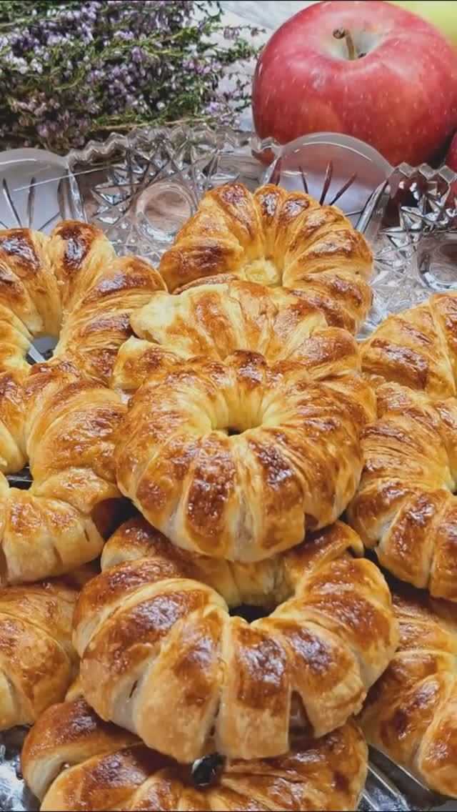 Яблочные колечки в слоёном тесте!🍏🍏🍏 смотреть онлайн