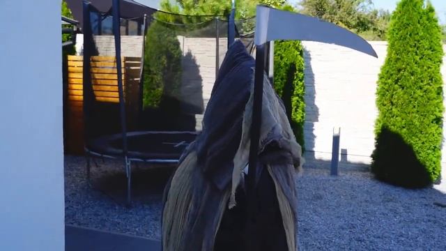 Амелька карамельа сбежала со школы
нвцдет ли ее учитель