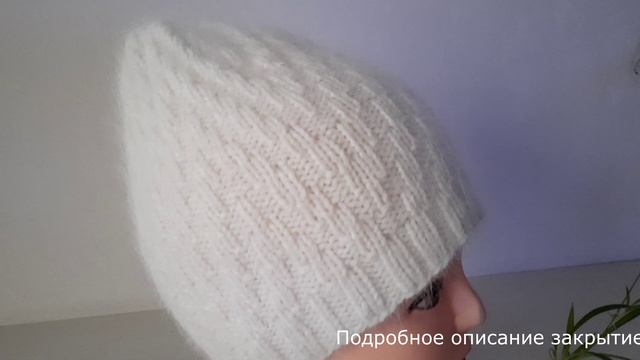 Шапка с эффектным узором и красивой макушкой. смотреть онлайн