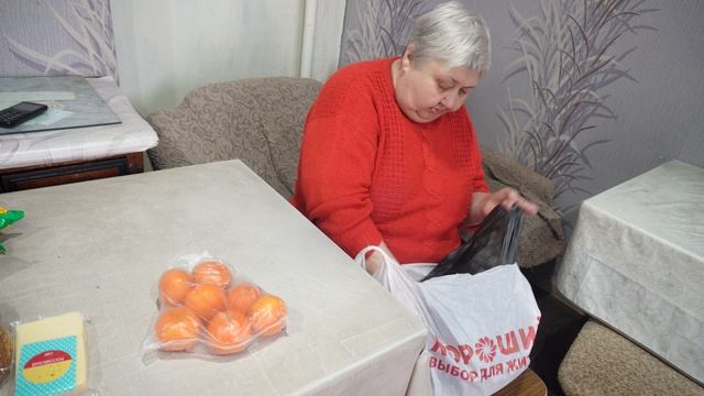 Получала пенсию купила продукты с последних денег всё дорого не густо в пакете Распаковка продуктов смотреть онлайн