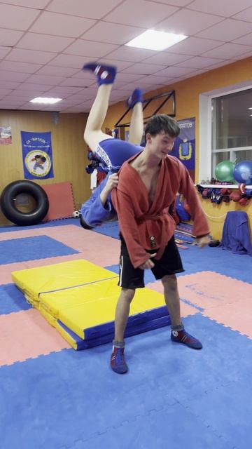 Ваня и ЧУПА-ЧУПСЫ!🍭 смотреть онлайн