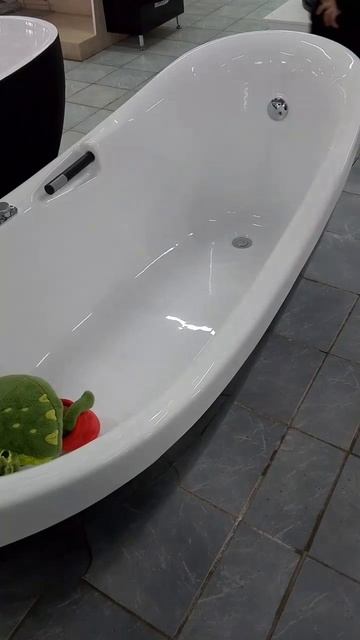 Ванная туфля. Кто бы хотел такую ванную? смотреть онлайн