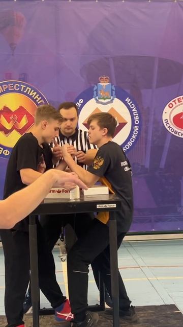 Шакуров, Ломакин левая рука. Первенство и Чемпионат Великих Лук 25.10.2025 смотреть онлайн