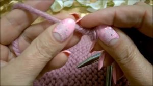 Как соединить нитки без узла при вязании спицами