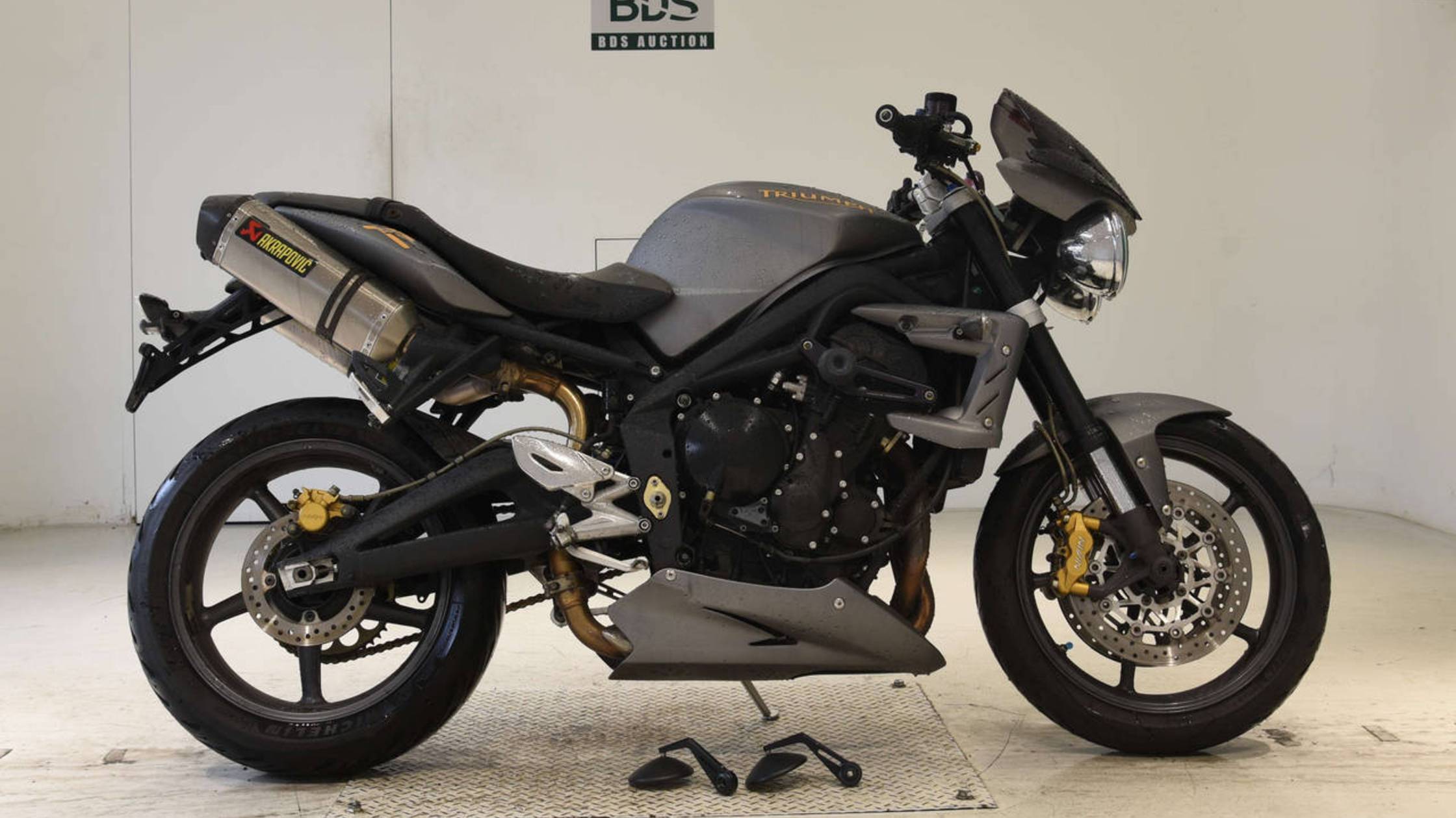 Triumph STREET TRIPLE R - SMTTMD41669403157 смотреть онлайн