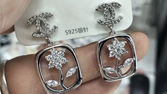 «Идеальные серьги: топ-5 трендовых моделей сезона . Заказ на ватсап +79083191849 смотреть онлайн