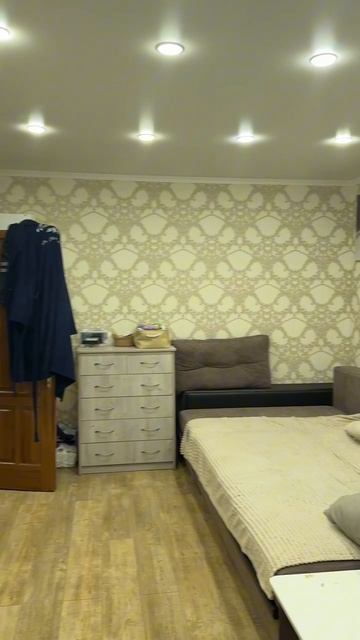 Продается однокомнатная квартира общей площадью 38 м² на третьем этаже десятиэтажного дома. смотреть онлайн