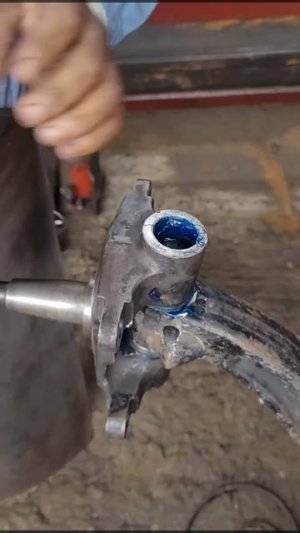 Сборка узла передне балки автомобиля.